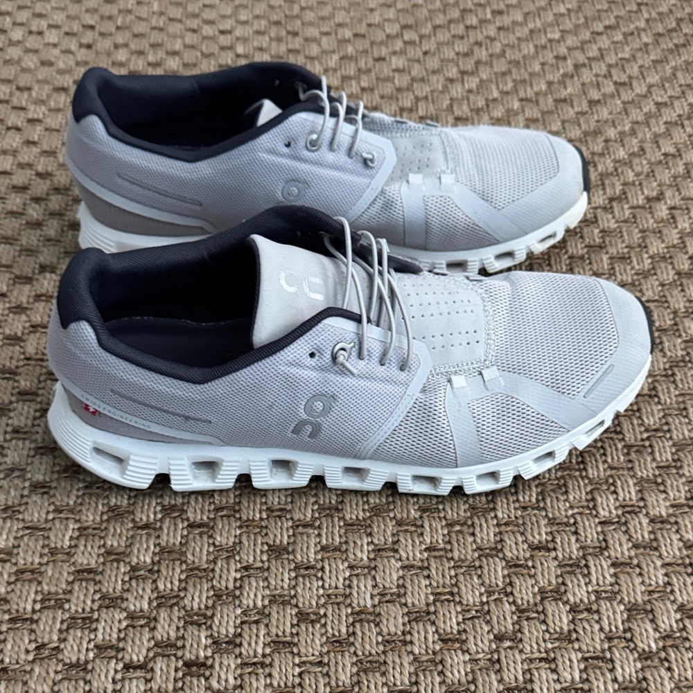 On Running Men's Light Gray Cloud 5 Athletic Shoes in excellent condition